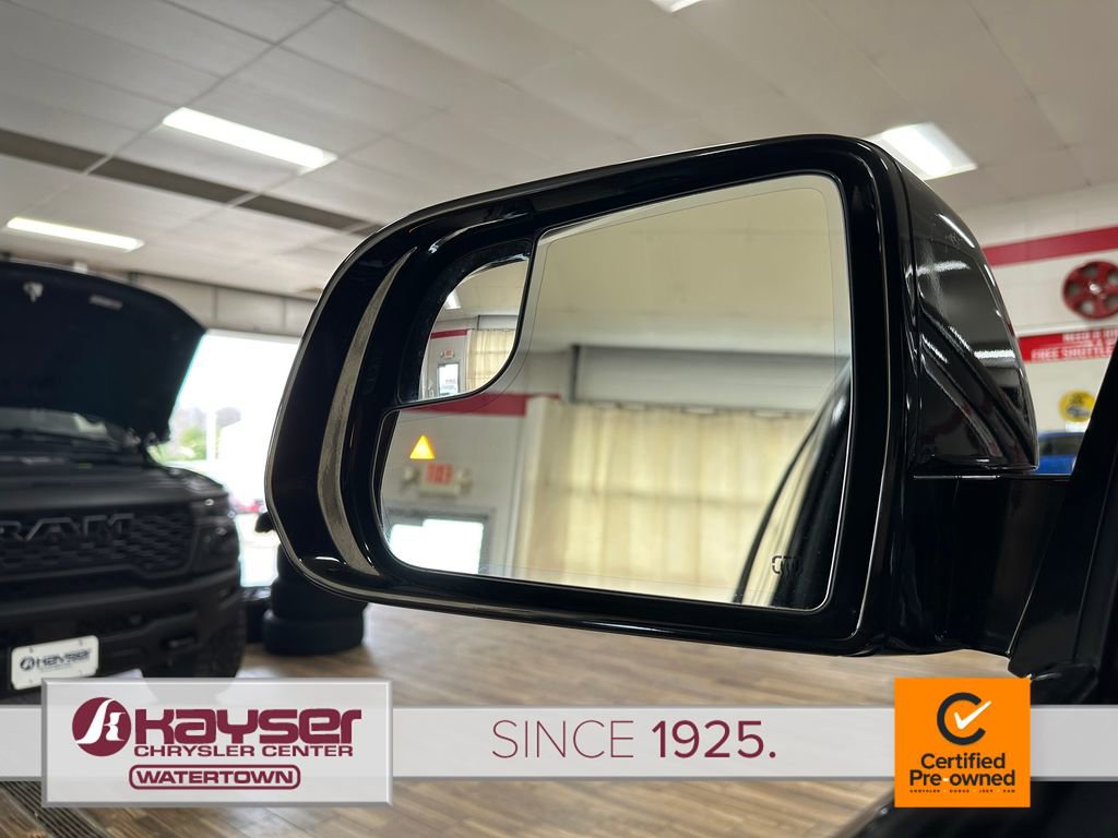 Certified 2024 Jeep Wagoneer Series II w/ Flexible Seating Group AWD/4WD image 7