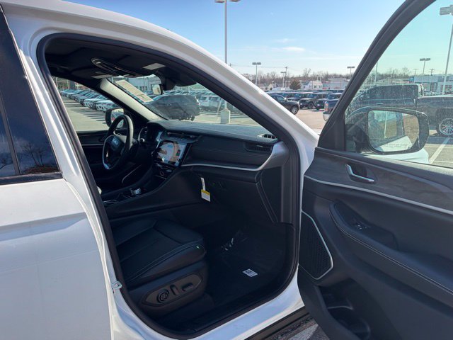 New 2026 Jeep Grand Cherokee Limited w/ Limited Altitude Package AWD/4WD image 27
