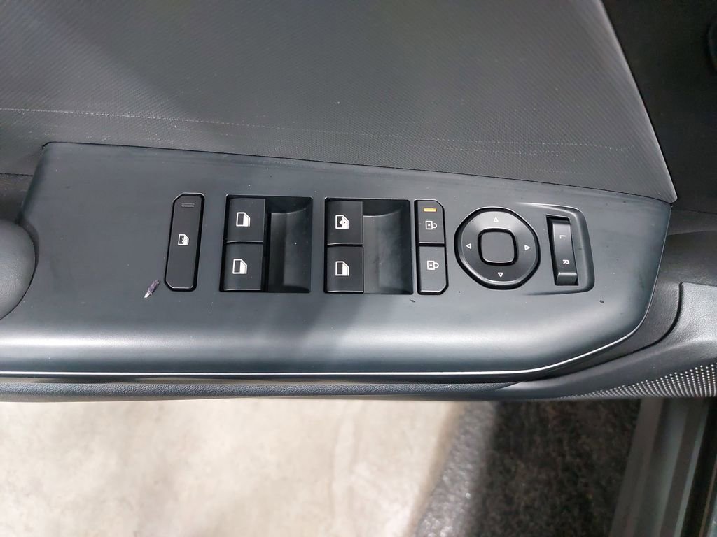 Used 2025 Kia K4 LXS image 28