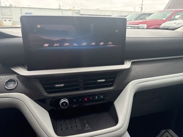 Used 2025 Ford Explorer Platinum w/ Ultimate Package image 9