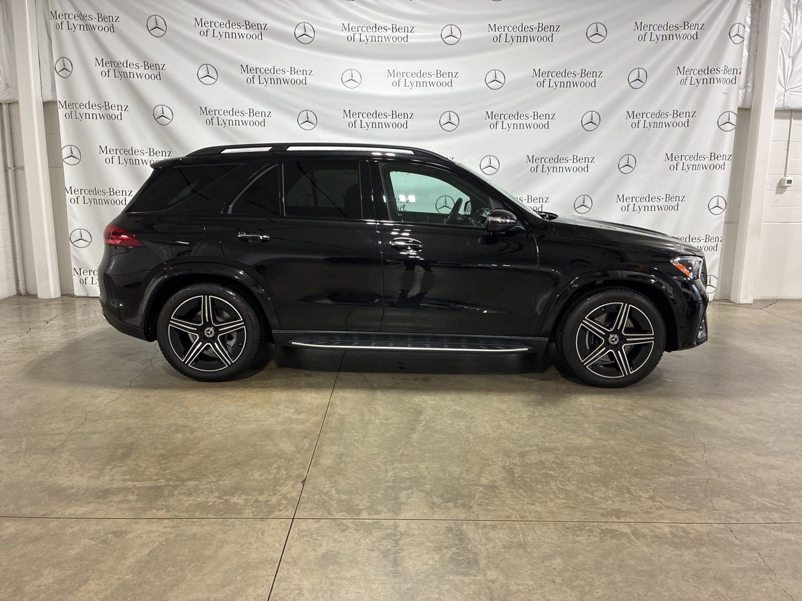 Used 2026 Mercedes-Benz GLE 580 4MATIC image 3