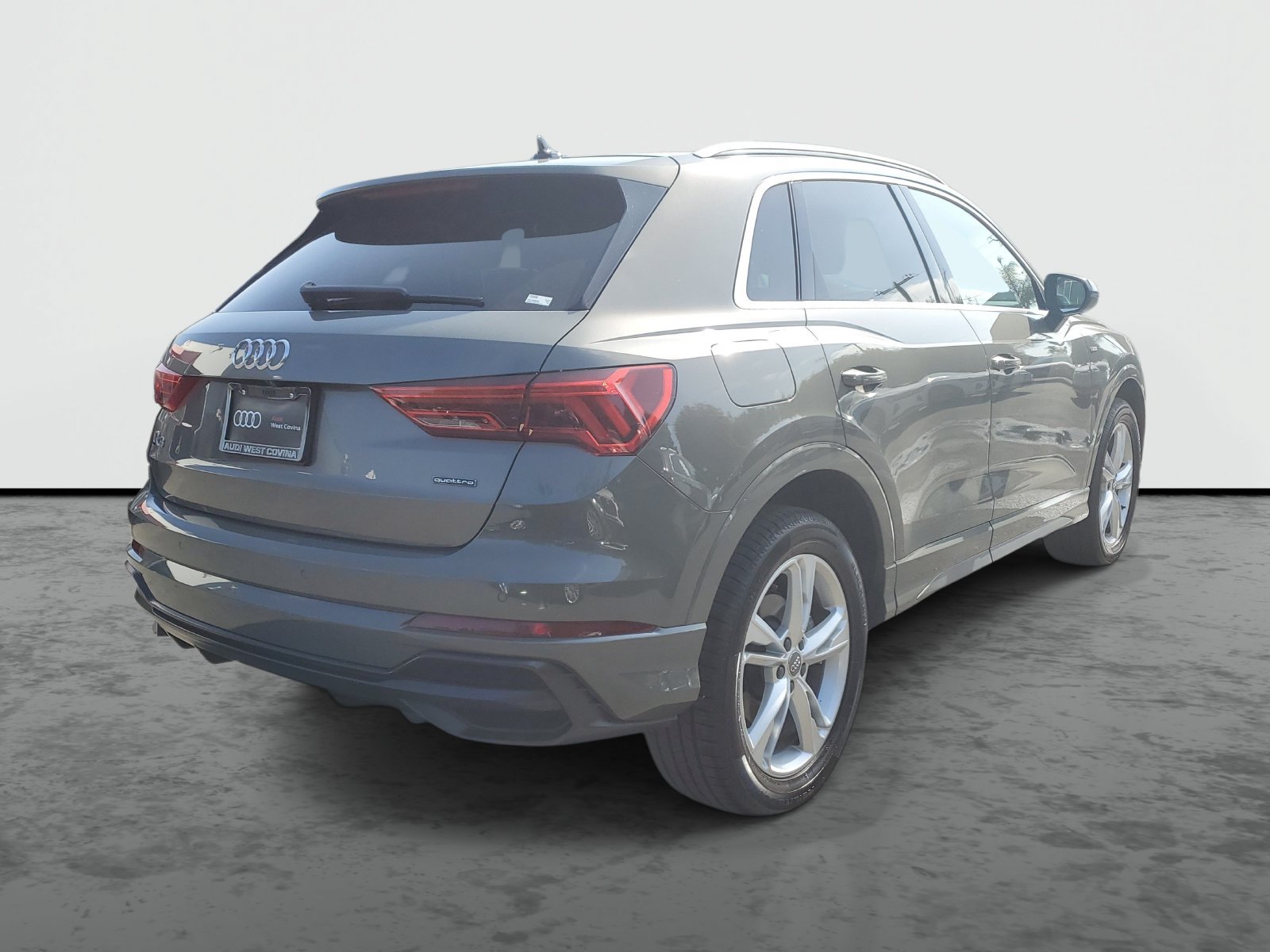 Used 2020 Audi Q3 2.0T Premium w/ Convenience Package AWD/4WD image 4