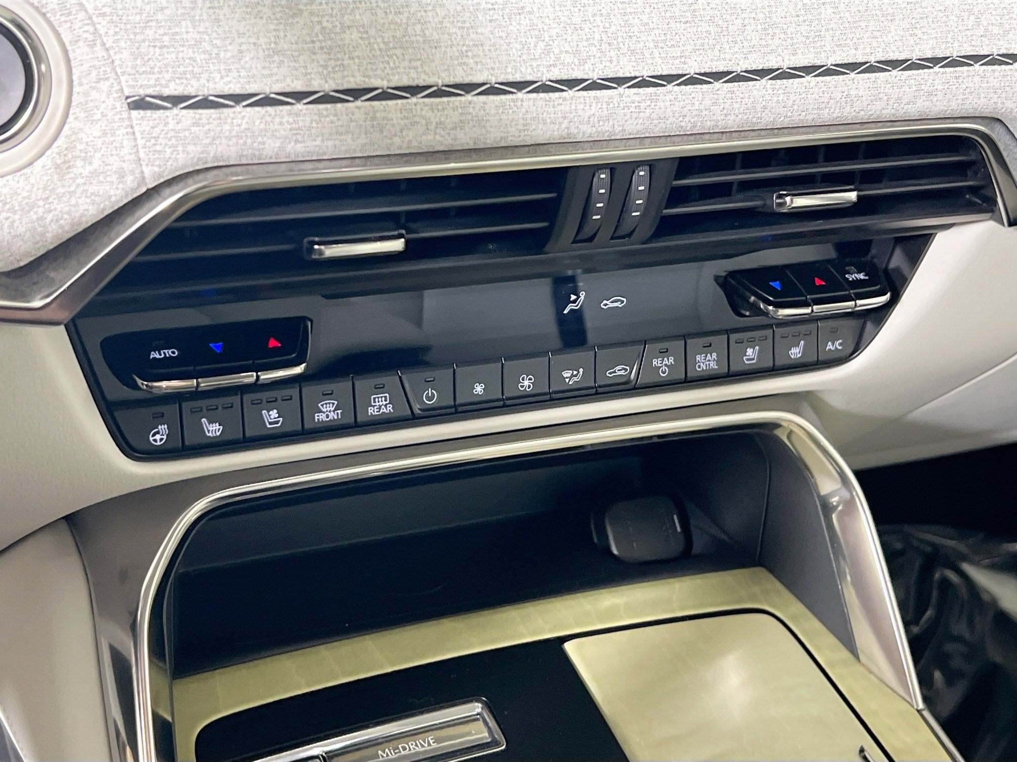 Used 2024 MAZDA CX-90 3.3 Turbo S w/ Premium Plus image 16