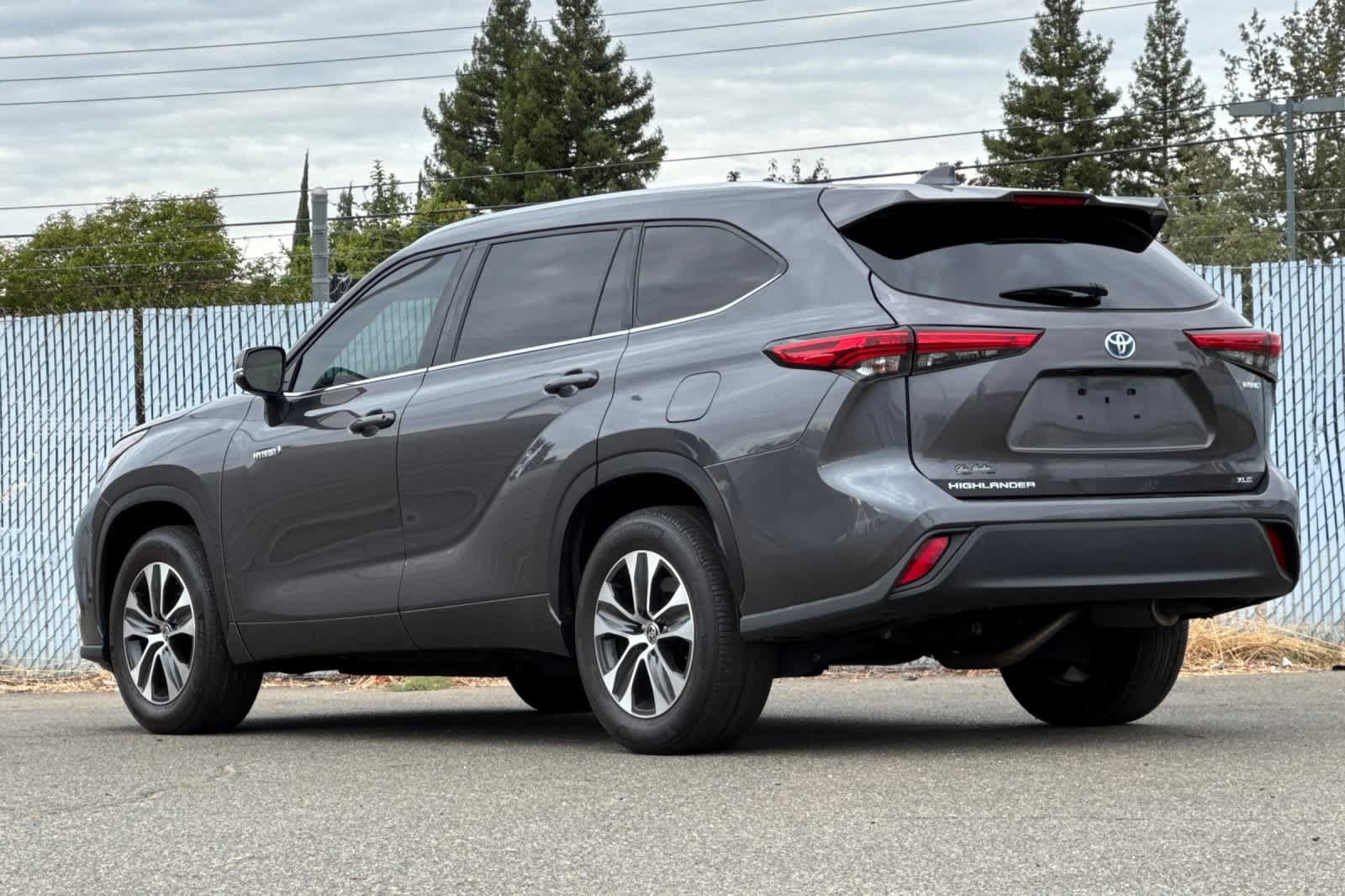 Used 2021 Toyota Highlander XLE FWD image 5