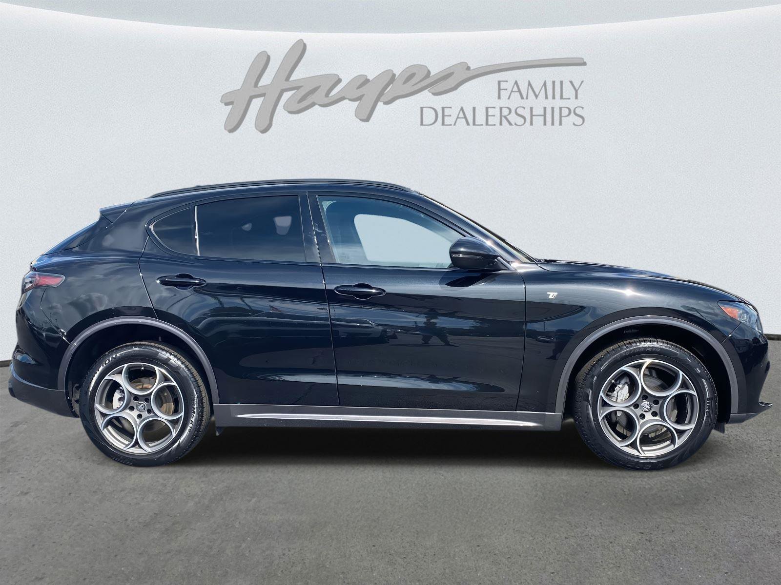 Used 2024 Alfa Romeo Stelvio Ti image 2