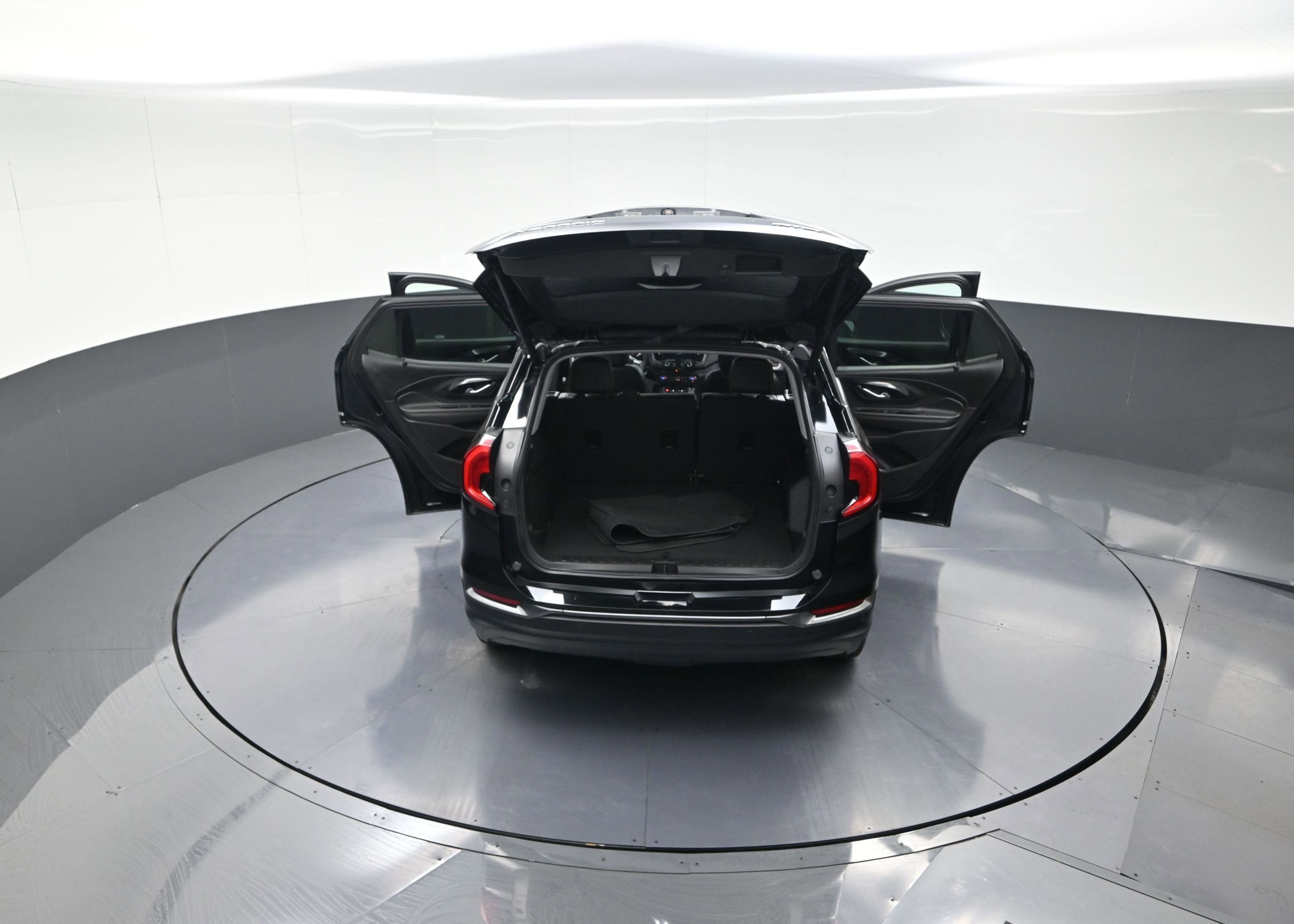 Used 2024 GMC Terrain AT4 image 13