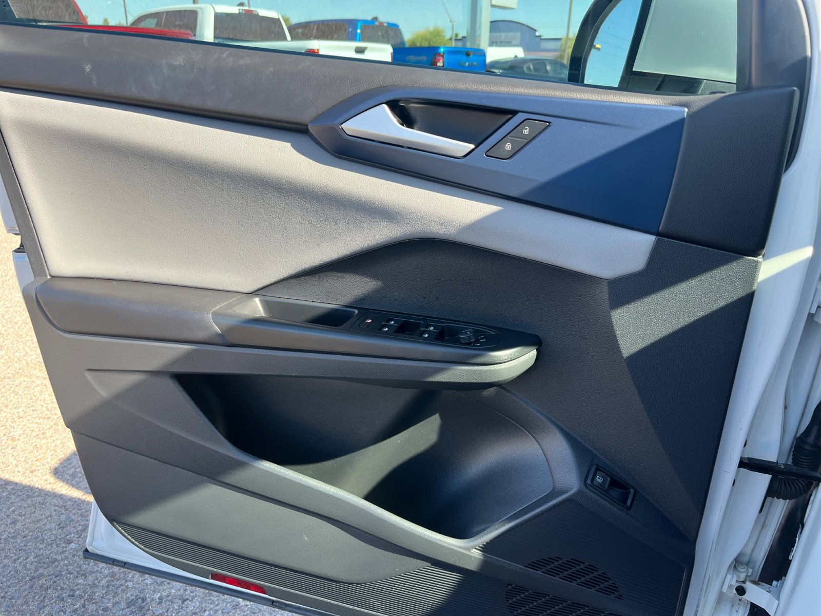 Used 2023 Volkswagen Taos SE w/ Panoramic Sunroof Package FWD image 13