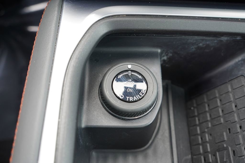Used 2025 Ford Expedition Active AWD/4WD image 35