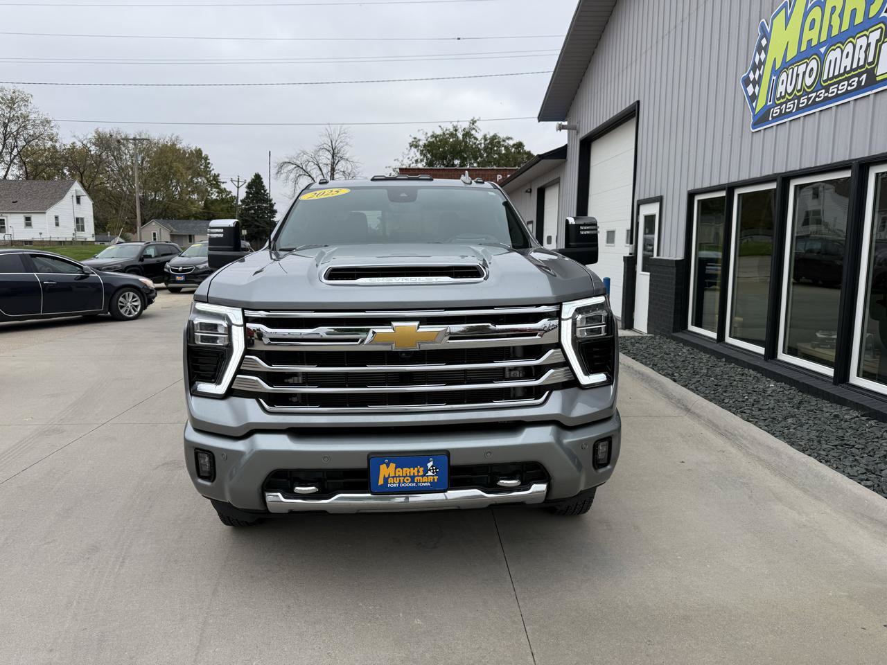 Used 2025 Chevrolet Silverado 3500 High Country w/ High Country Premium Package AWD/4WD image 2