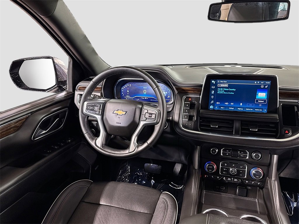 Used 2023 Chevrolet Suburban Premier image 16