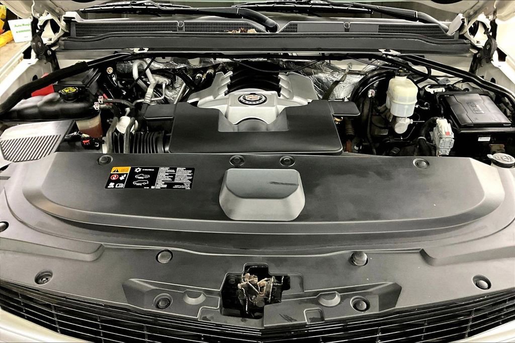 Used 2015 Cadillac Escalade Luxury image 31