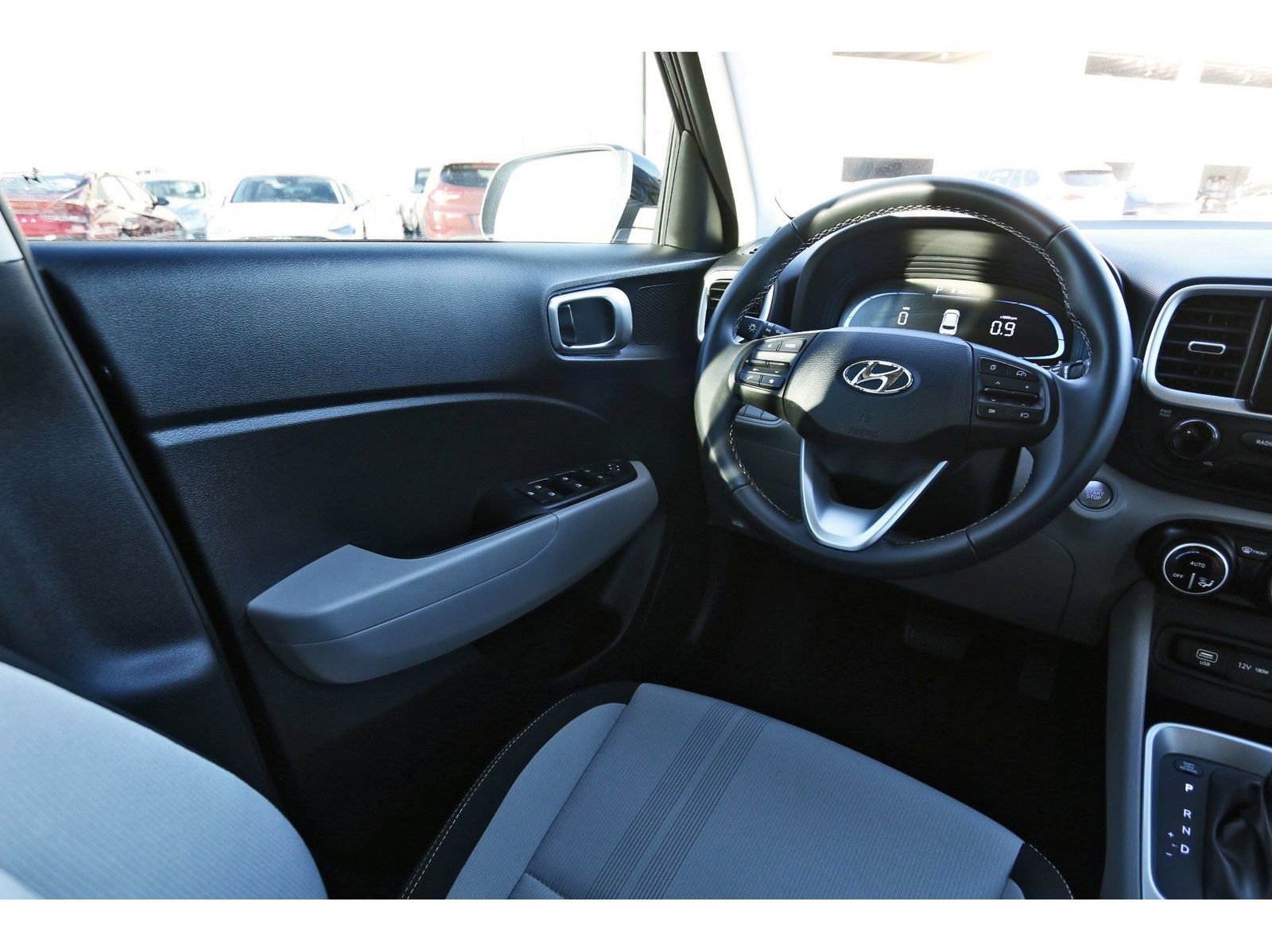 Certified 2025 Hyundai Venue SEL image 10