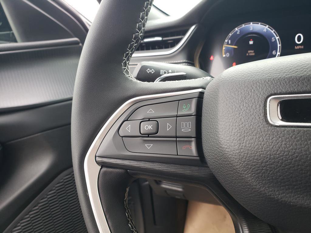 Used 2023 Jeep Grand Cherokee L Laredo image 35