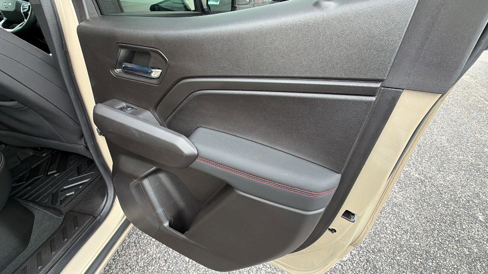 Used 2023 Chevrolet Colorado Z71 w/ Z71 Convenience Package 2 AWD/4WD image 17