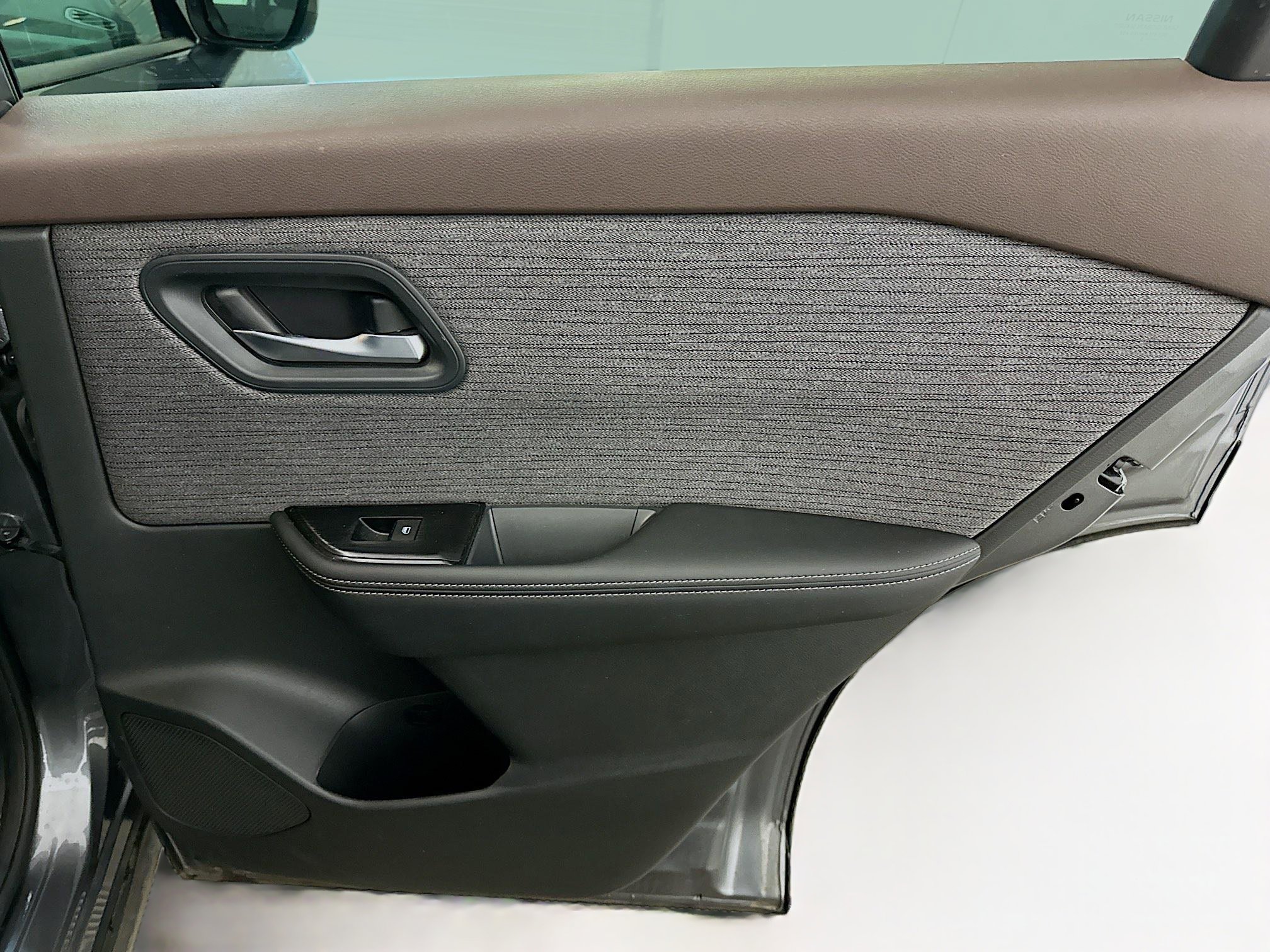 Used 2023 Nissan Rogue SV image 30