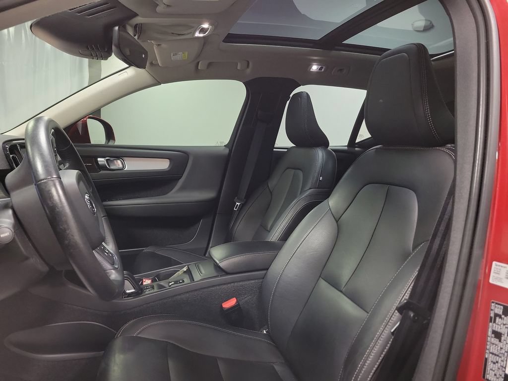 Used 2019 Volvo XC40 T5 Momentum AWD/4WD image 16