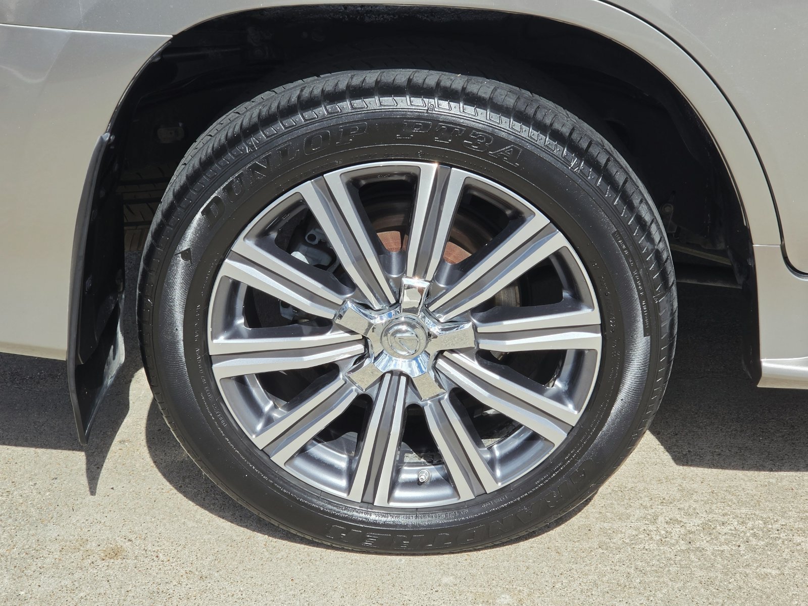 Used 2017 Lexus LX 570 4WD w/ Luxury Package image 10