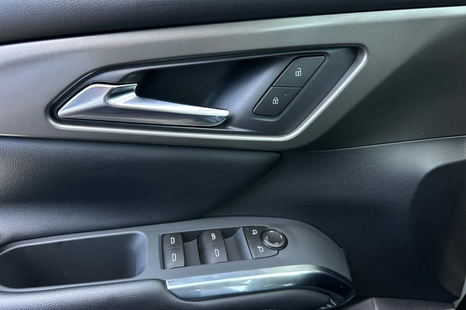 New 2026 Chevrolet Traverse LT w/ Enhanced Driving Package FWD image 11
