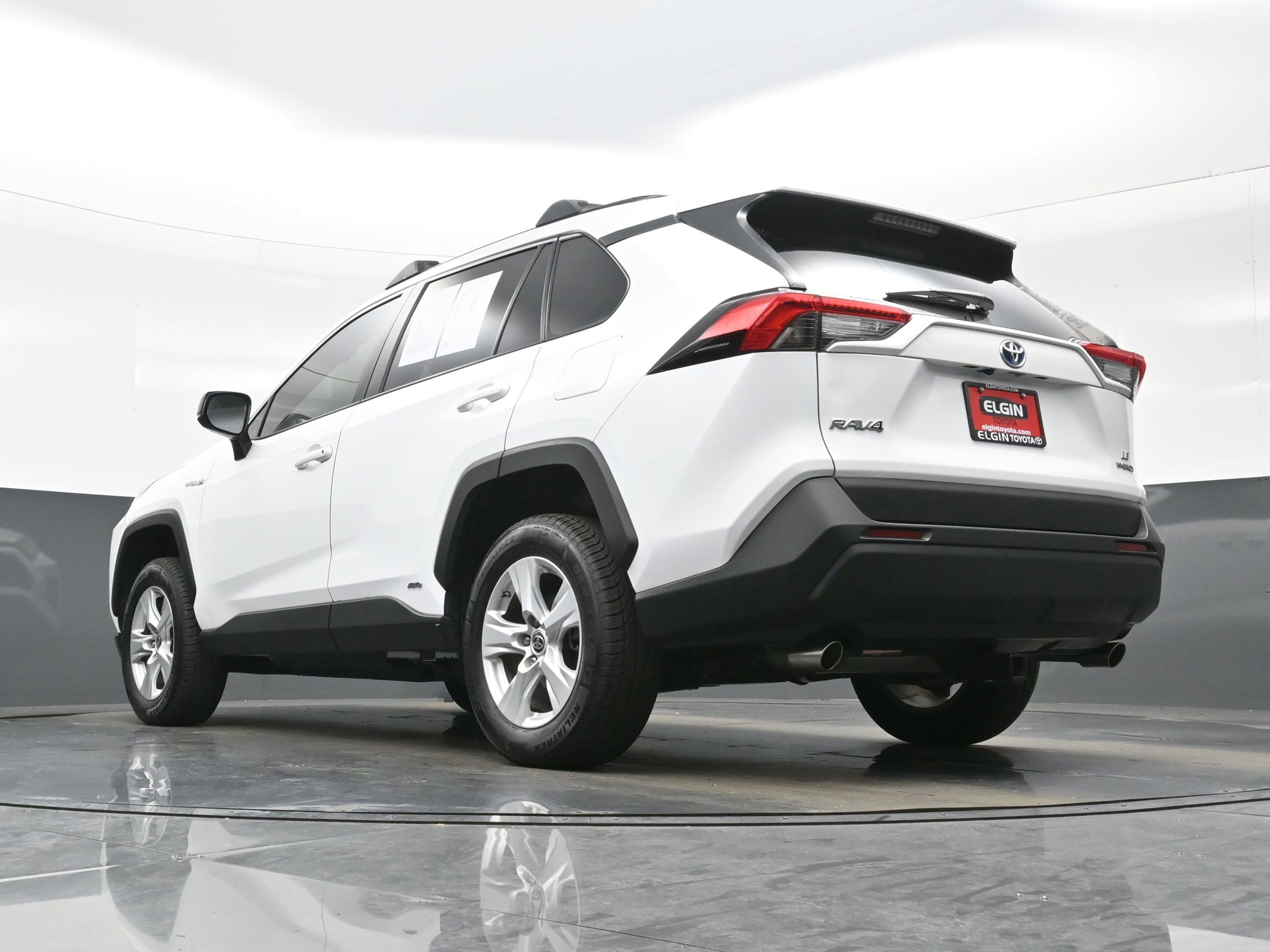 Used 2021 Toyota RAV4 LE AWD/4WD image 28