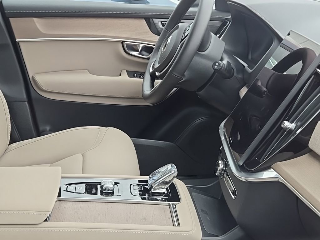 New 2026 Volvo XC90 B6 Plus w/ Protection Package Premier image 7