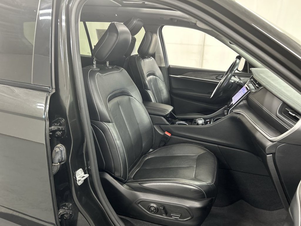 Used 2022 Jeep Grand Cherokee L Limited AWD/4WD image 25