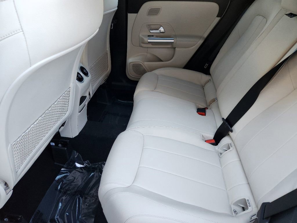 Used 2025 Mercedes-Benz GLA 250 4MATIC image 12