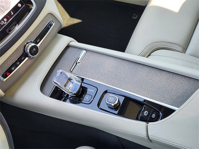 Certified 2025 Volvo XC90 T8 Ultra w/ Protection Package Premier image 22