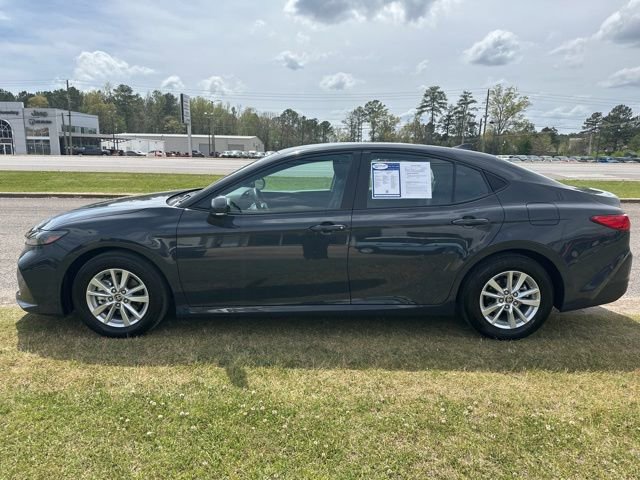 Used 2025 Toyota Camry LE FWD image 4
