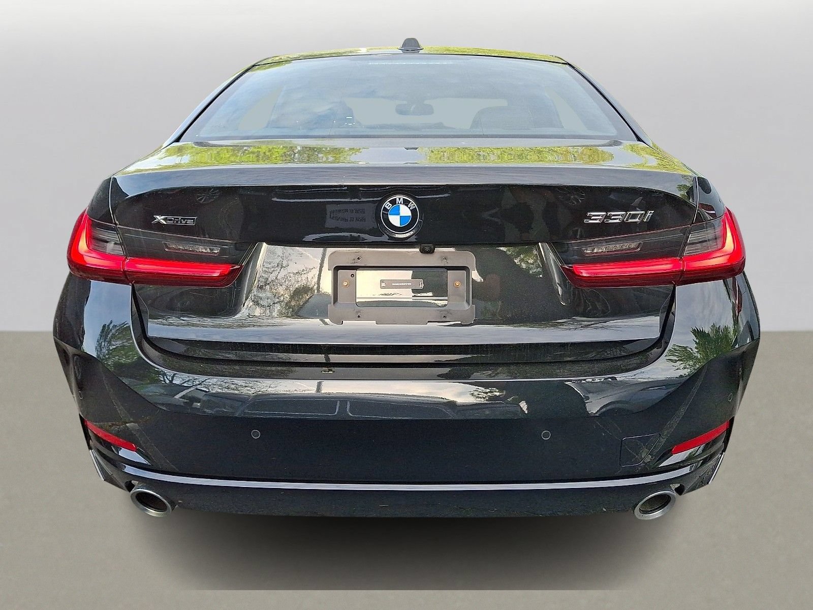 Used 2025 BMW 330i xDrive Sedan w/ Premium Package AWD/4WD image 4