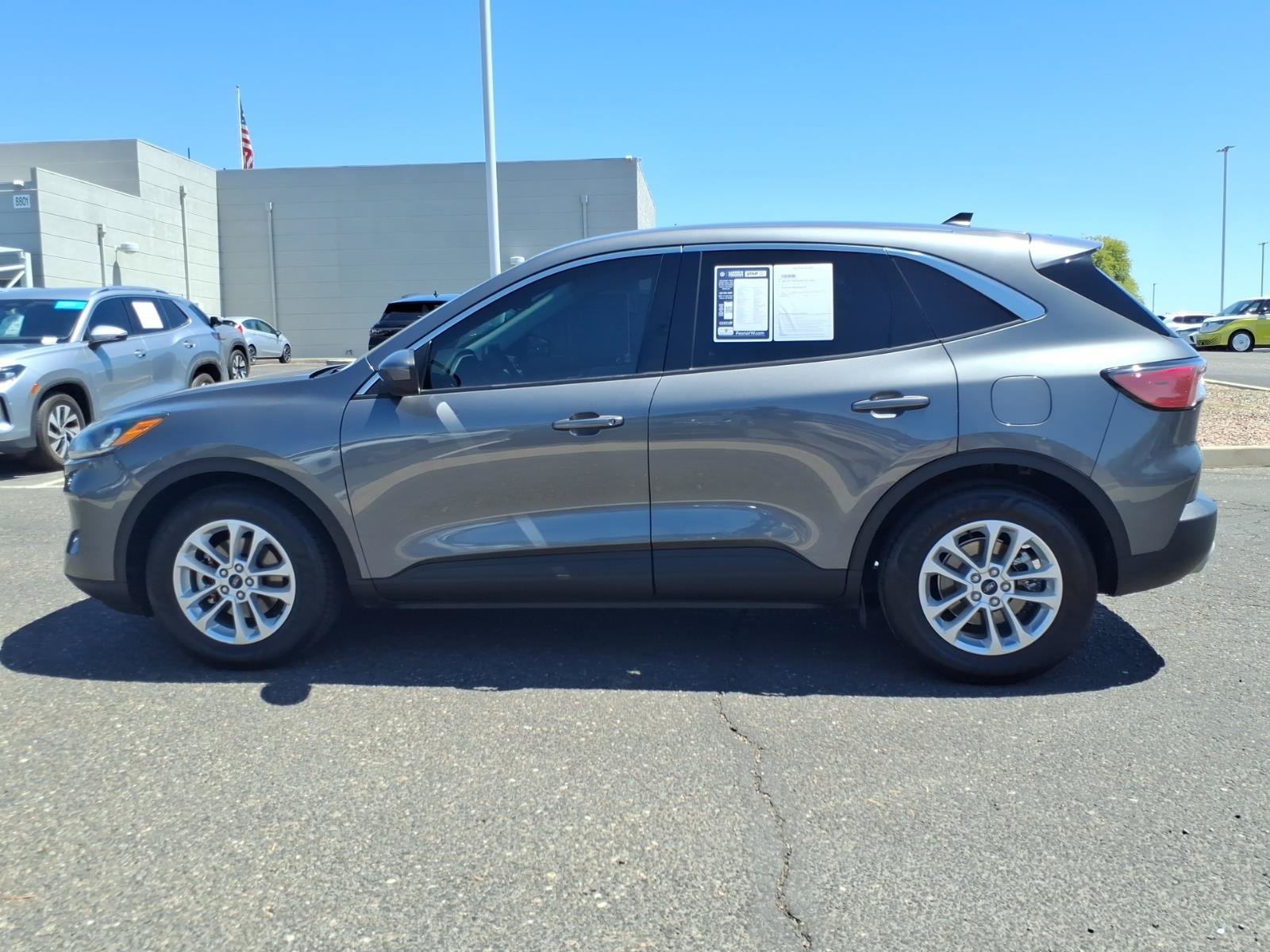 Used 2021 Ford Escape SE w/ Convenience Package FWD image 4