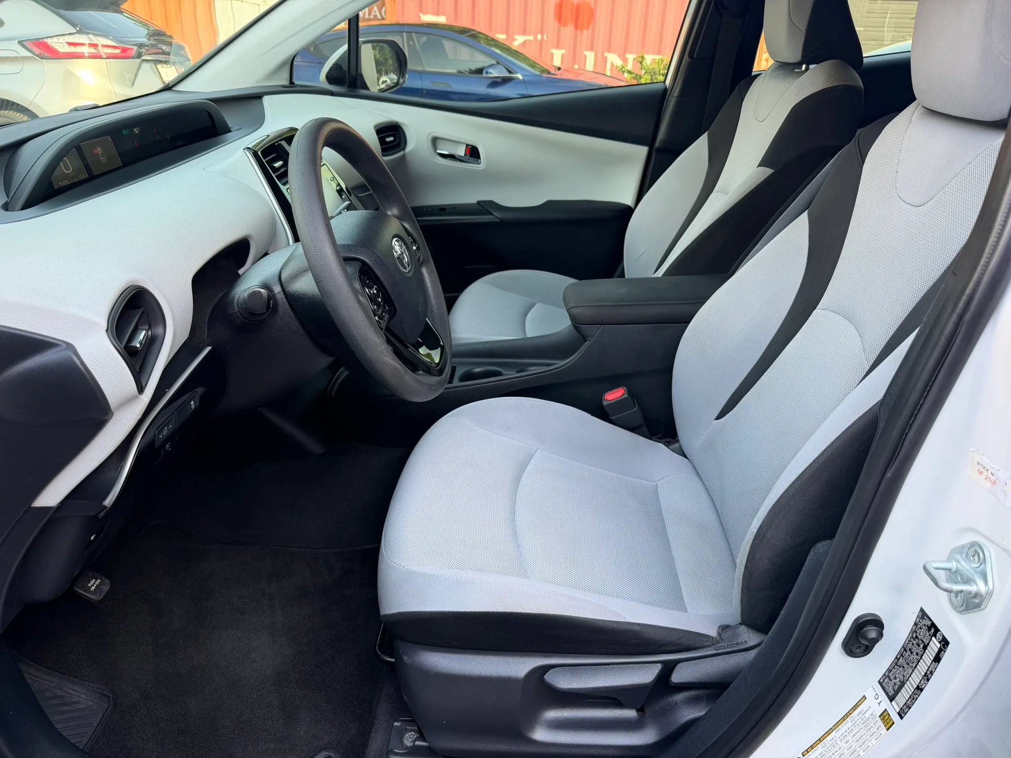 Used 2021 Toyota Prius L Eco FWD image 15