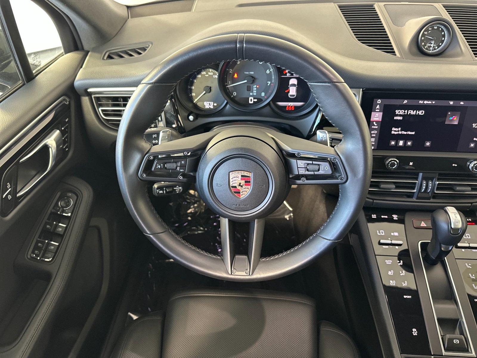 Certified 2024 Porsche Macan AWD/4WD image 16