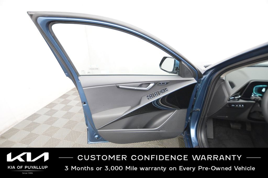 Certified 2024 Kia Niro SX image 9