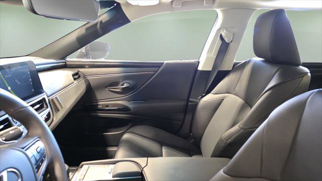 Certified 2022 Lexus ES 350 w/ Premium Package image 12