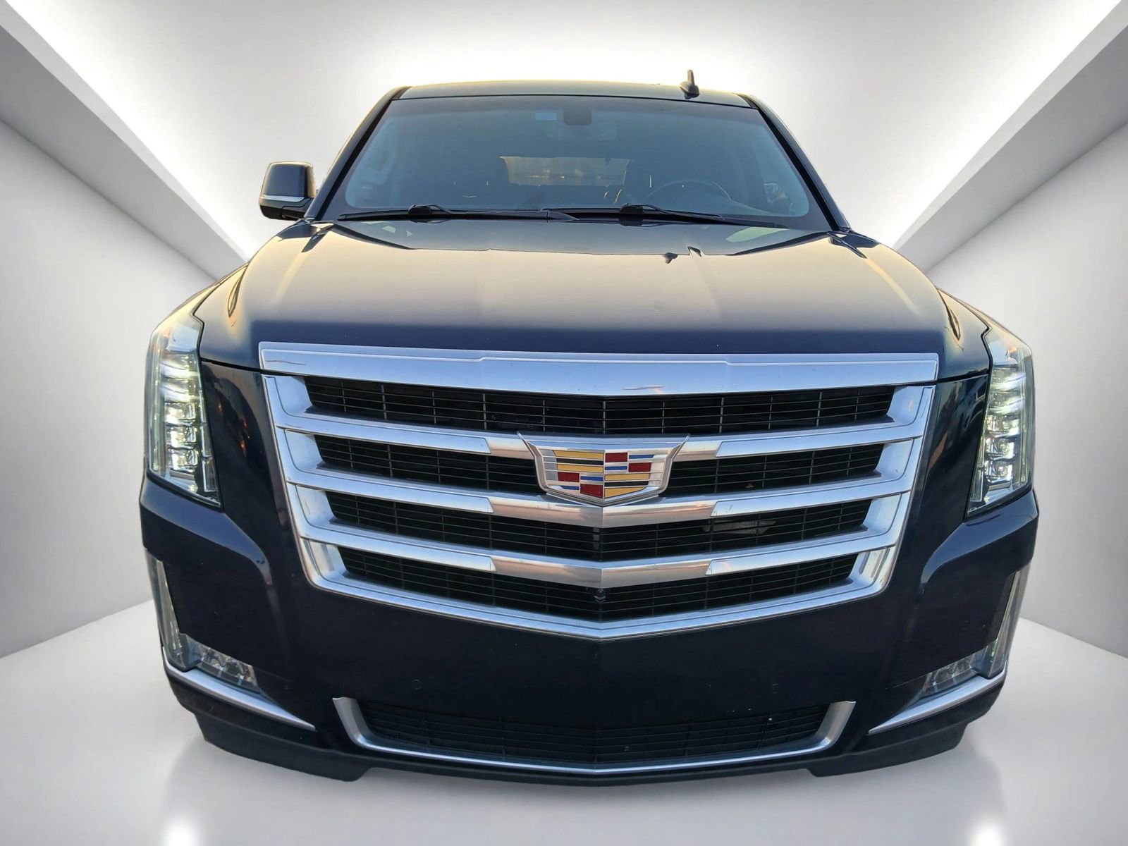 Used 2019 Cadillac Escalade 2WD image 2