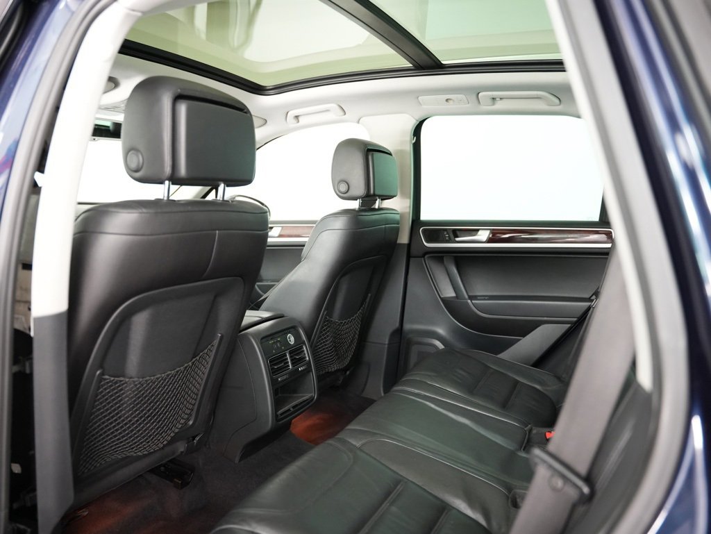Used 2013 Volkswagen Touareg VR6 image 40