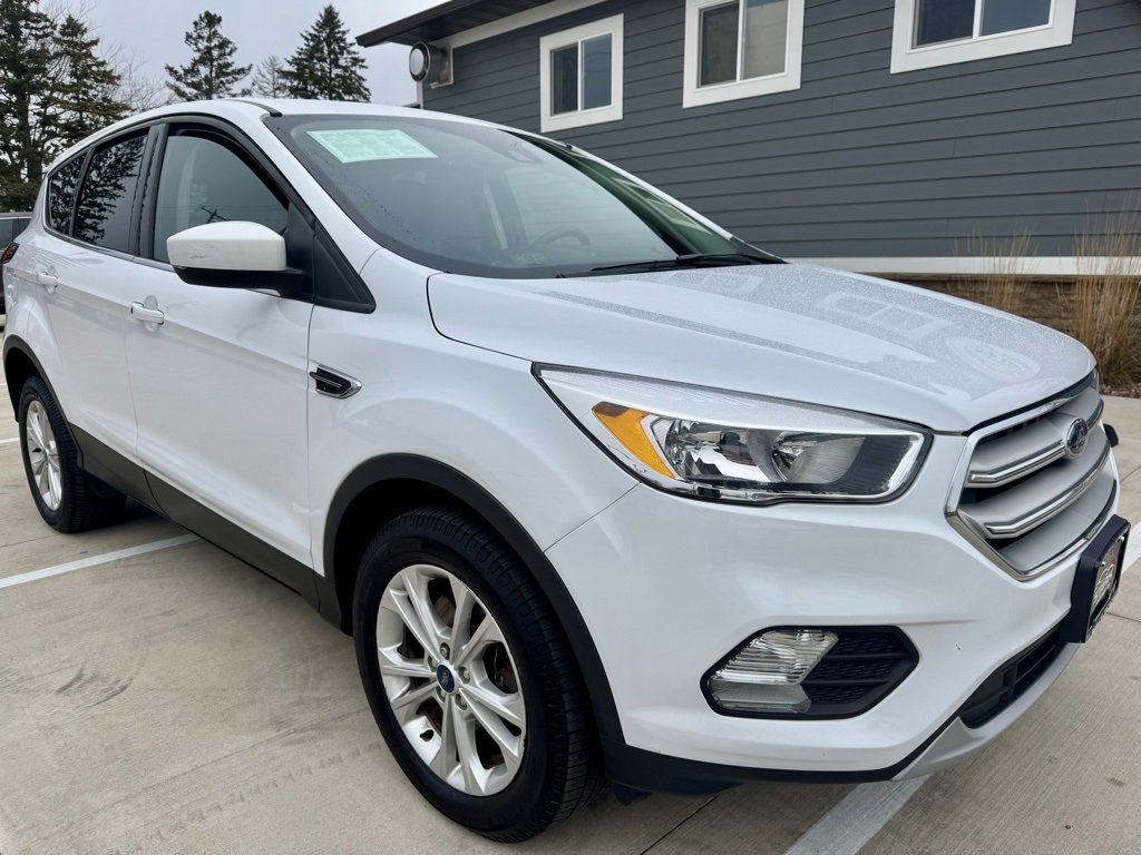 Used 2019 Ford Escape SE image 2