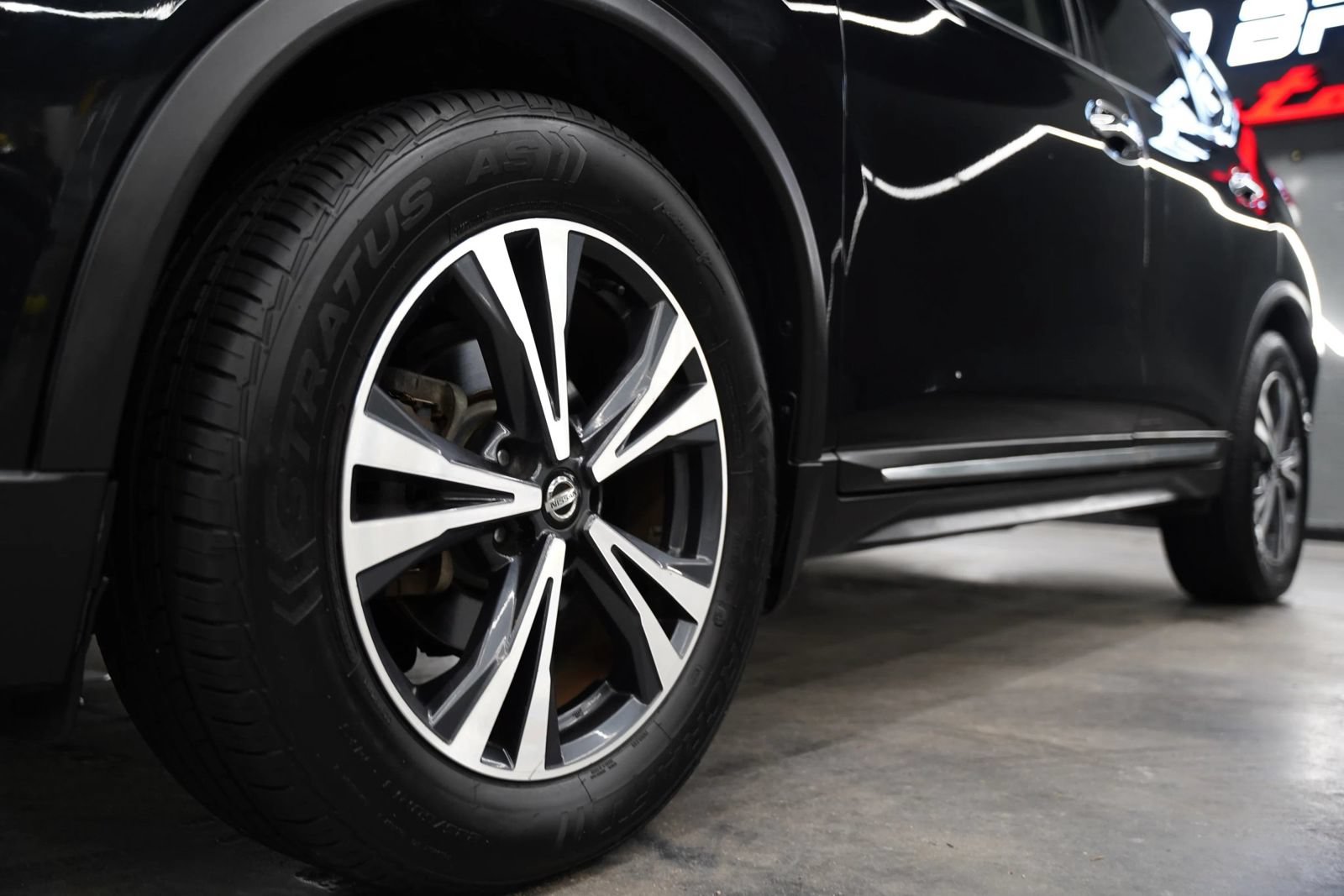 Used 2017 Nissan Rogue SL w/ SL Premium Package FWD image 10