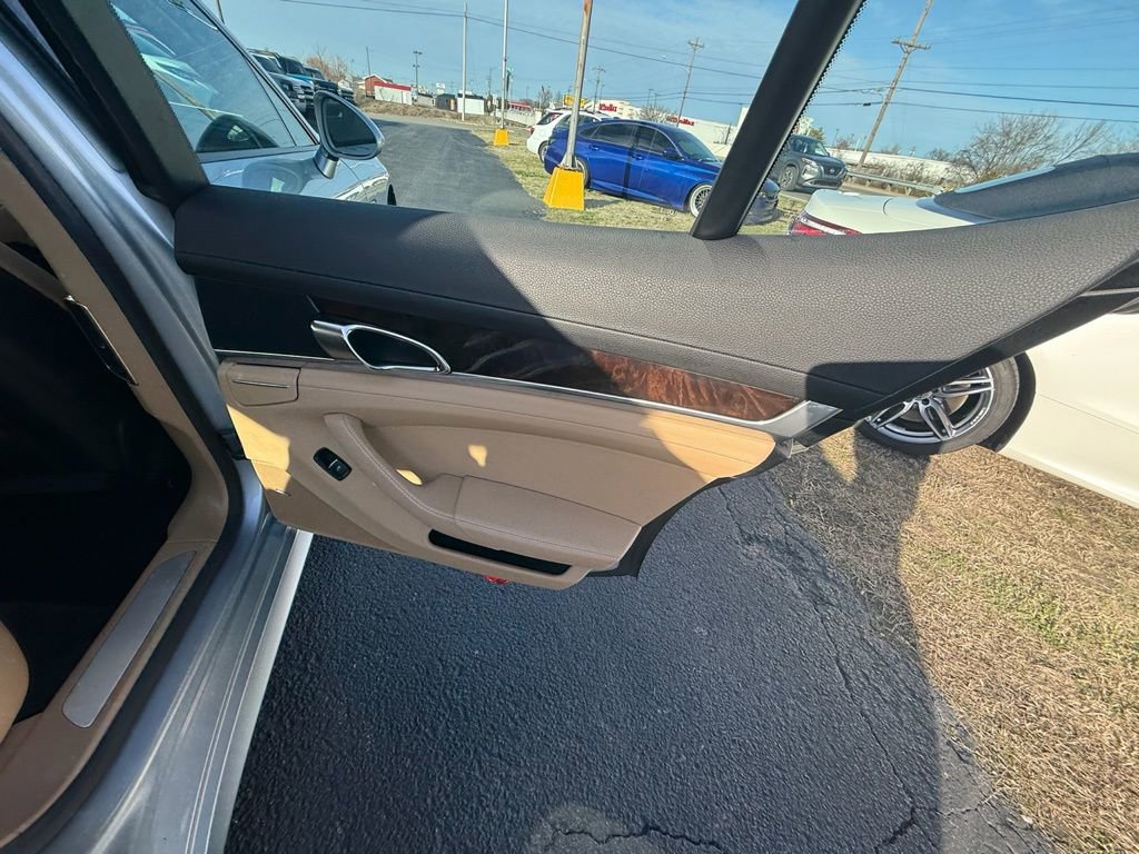 Used 2015 Porsche Panamera 4 image 23