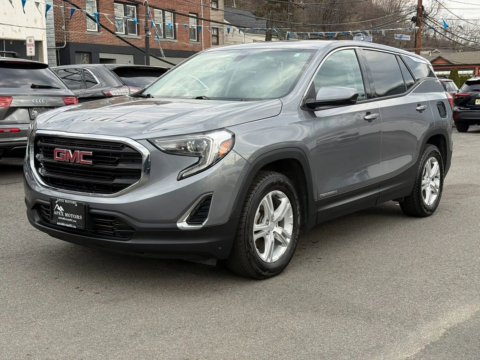 Used 2018 GMC Terrain SLE image 1