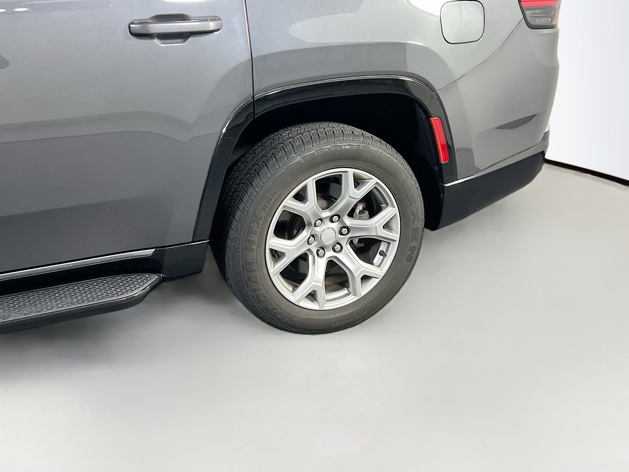 Used 2022 Jeep Wagoneer Series II image 31