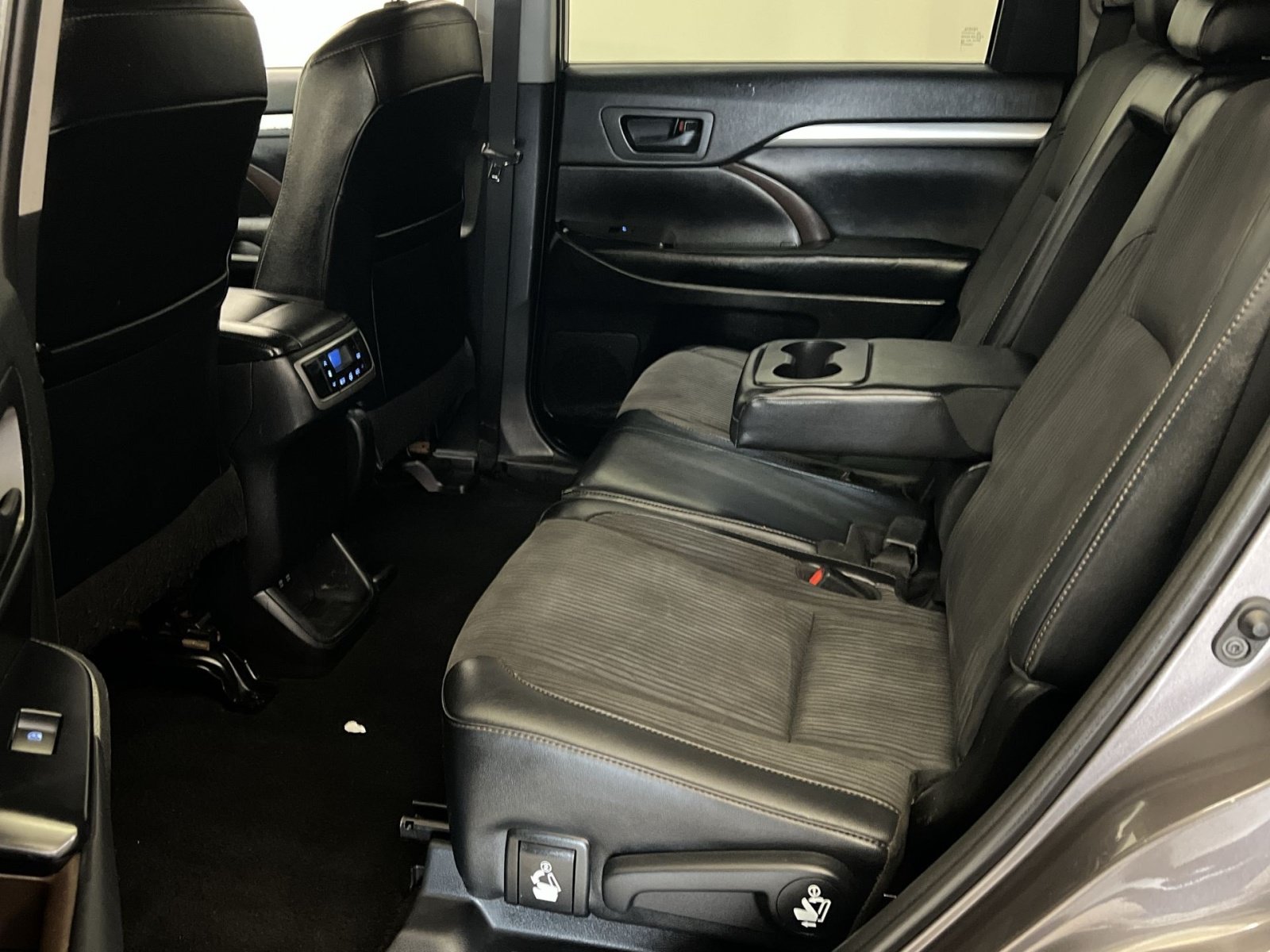 Used 2019 Toyota Highlander Plus AWD/4WD image 24