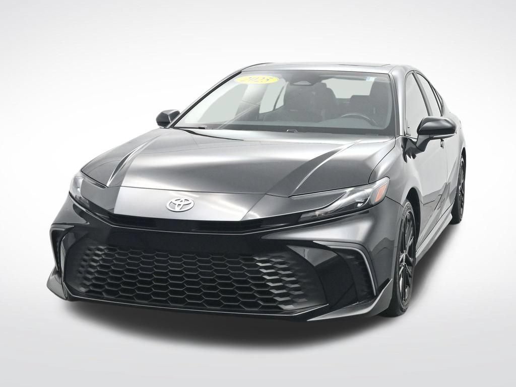 Used 2025 Toyota Camry SE w/ Convenience Package FWD image 2