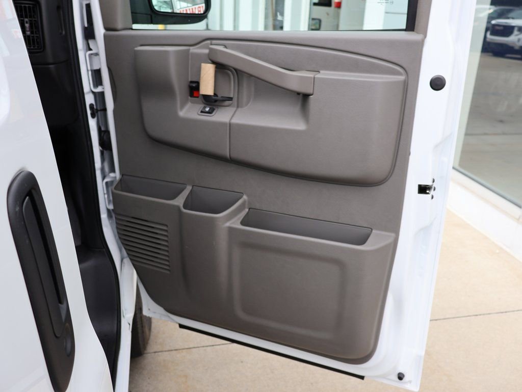 New 2025 GMC Savana 2500 w/ Enhanced Convenience Package image 28