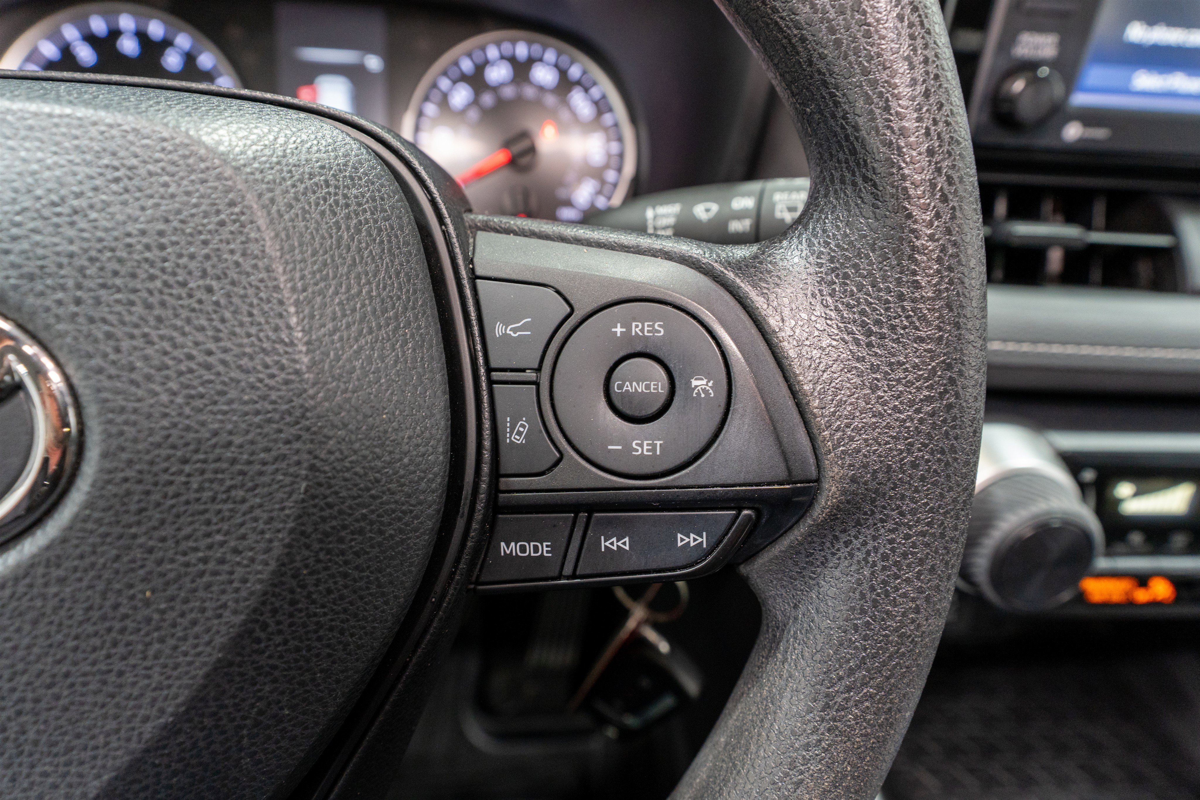 Used 2022 Toyota RAV4 LE FWD image 23