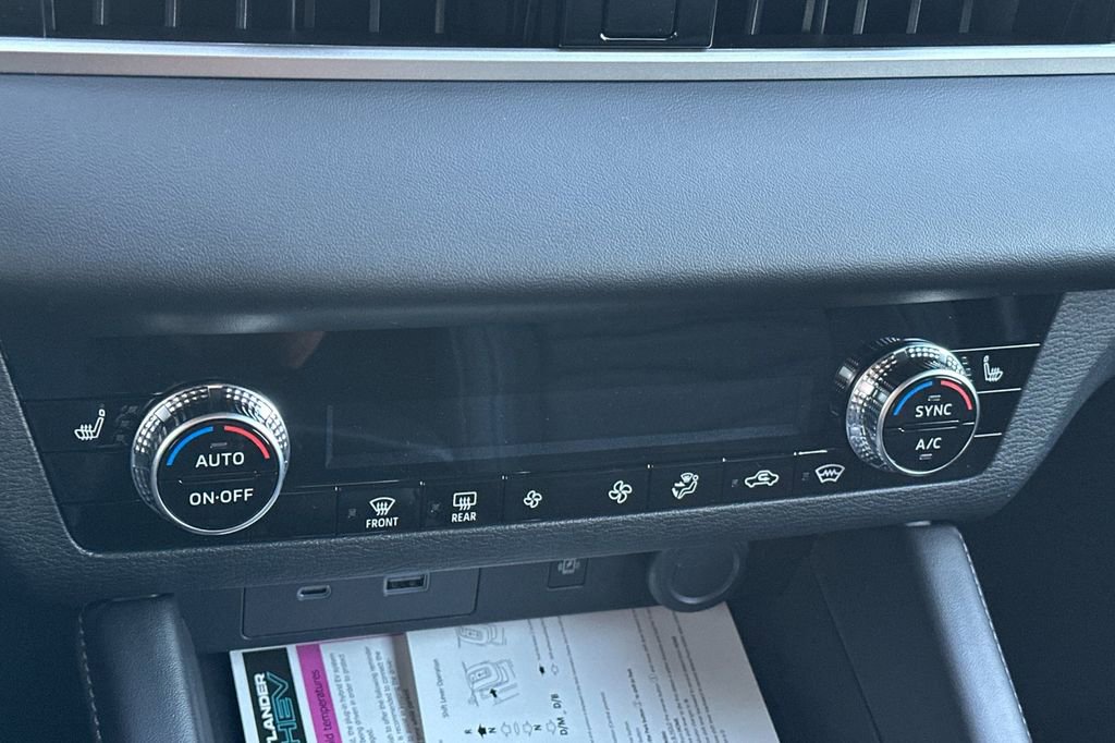 New 2025 Mitsubishi Outlander SE image 21