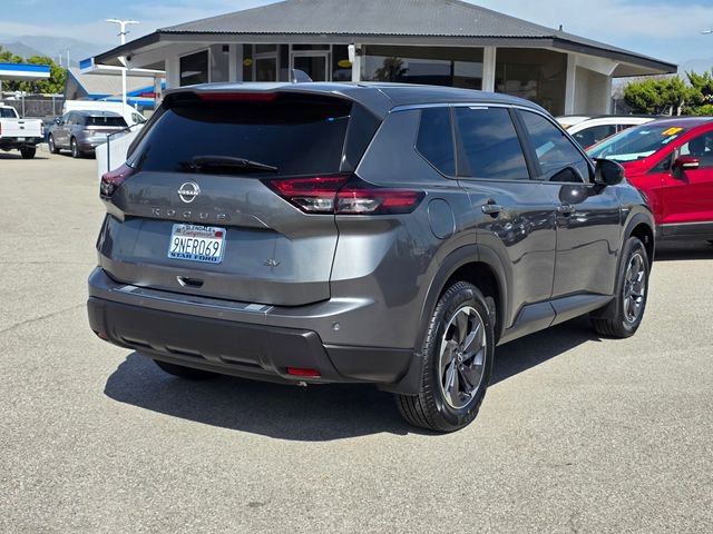 Used 2024 Nissan Rogue SV image 4