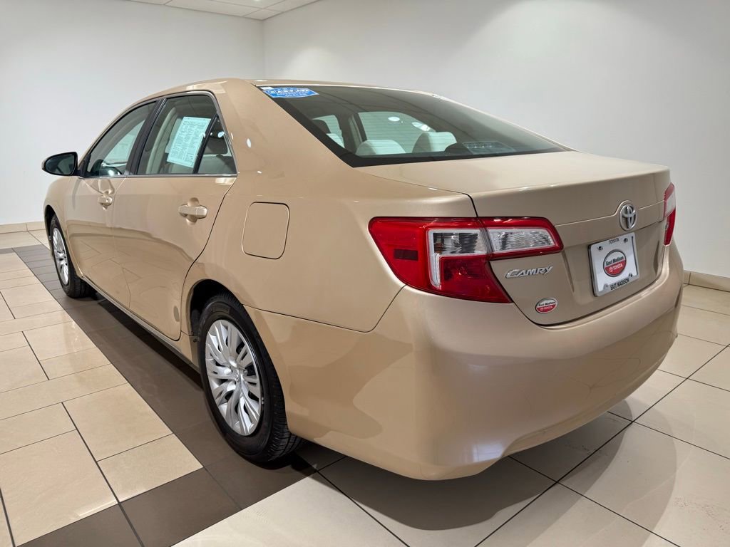 Used 2012 Toyota Camry LE image 3