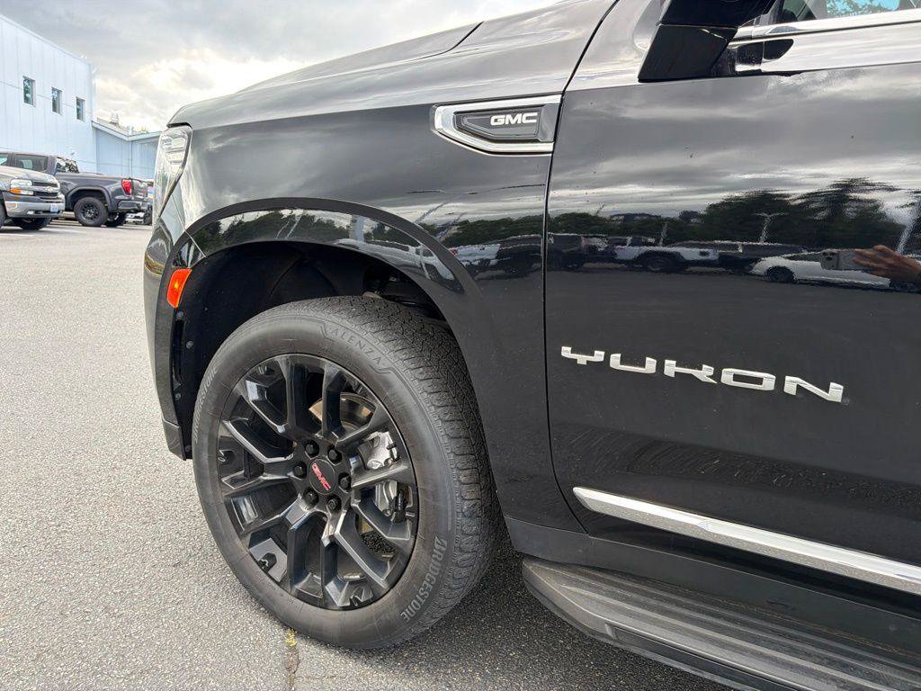 Used 2022 GMC Yukon SLT w/ SLT Luxury Package AWD/4WD image 13