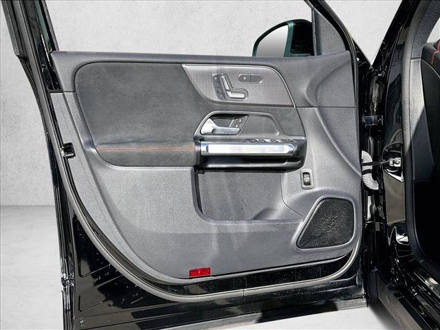 Used 2023 Mercedes-Benz EQB 300 4MATIC image 17